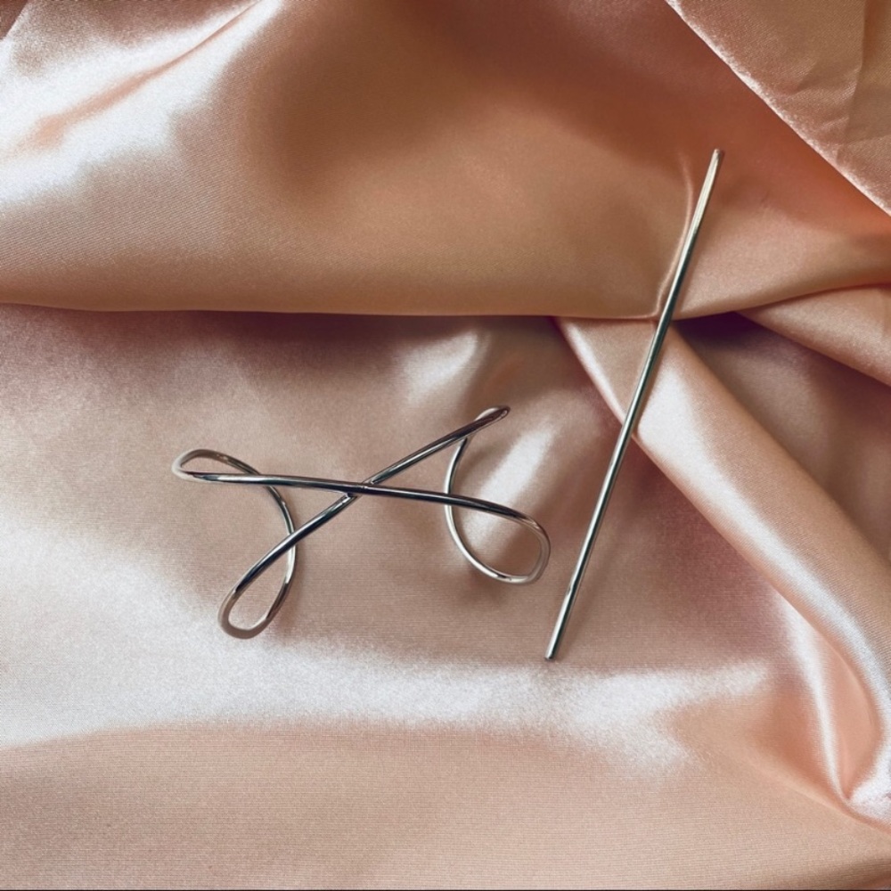 Minimalist Wire Cross Bun Cage Pins Holder - Picture 6 of 9